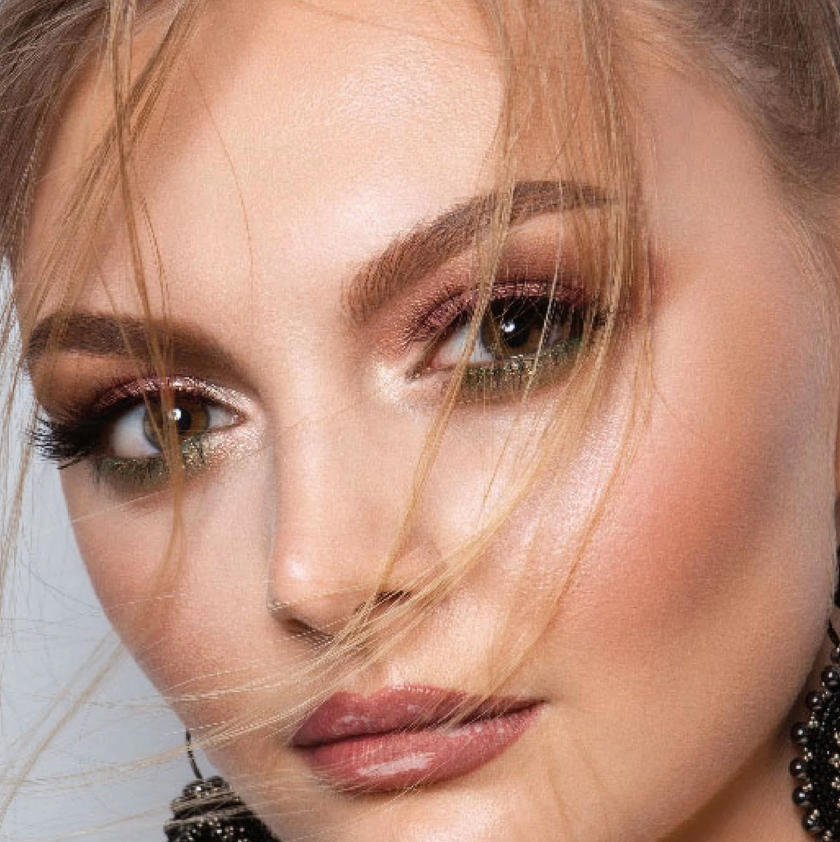 SLA Paris Blendit Eyeshadow Palette makeup look